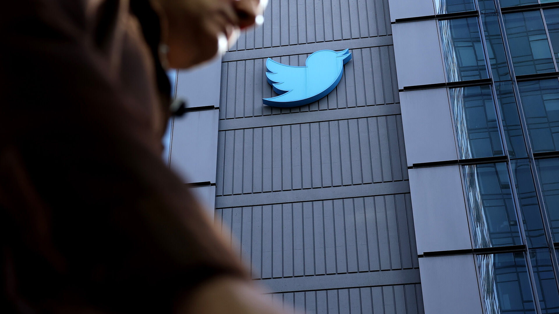 Anxious Twitter users find few alternatives to platform after Musk deal closes